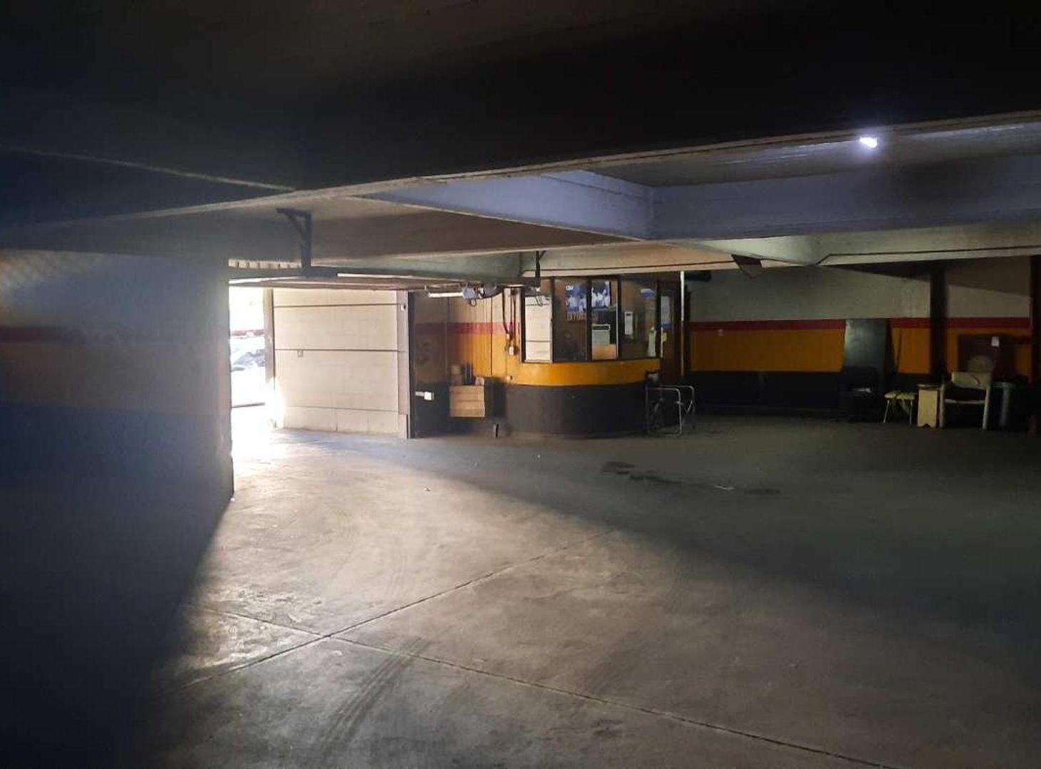Foto de VENTA AMPLIA COCHERA FIJA CON SEGURIDAD 24 HS, imagen 3