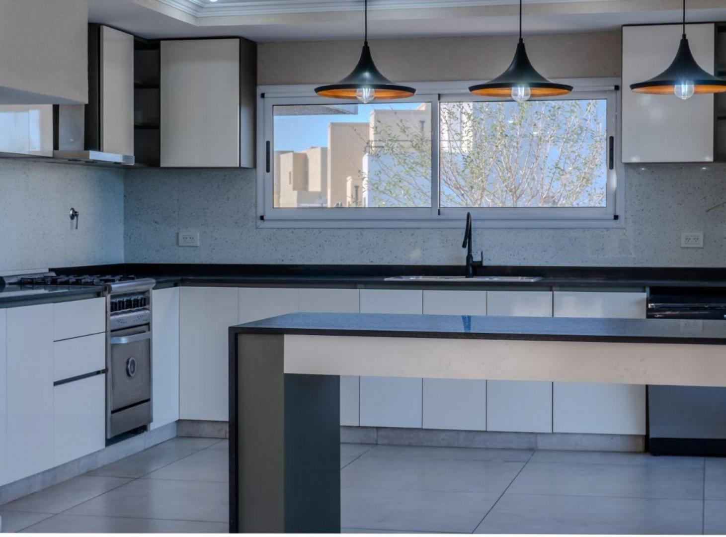 Foto de Casa 6 ambientes en venta en EL CANTON con pileta, imagen 4