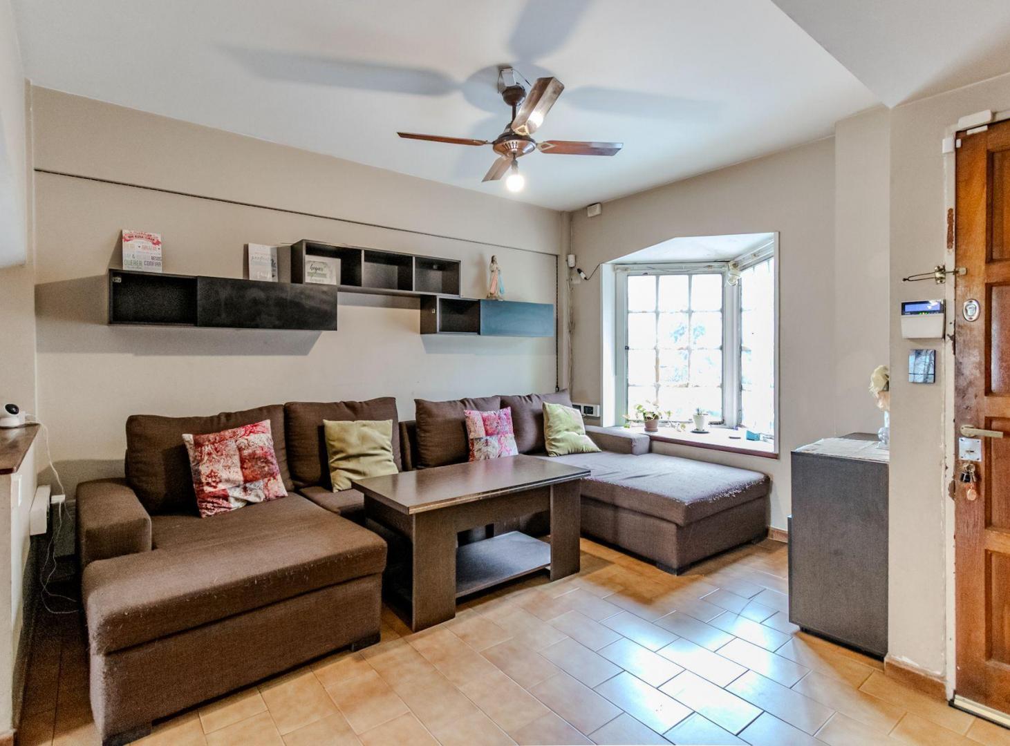 Foto de PH Duplex 4 amb venta Villa del Parque cochera, imagen 2