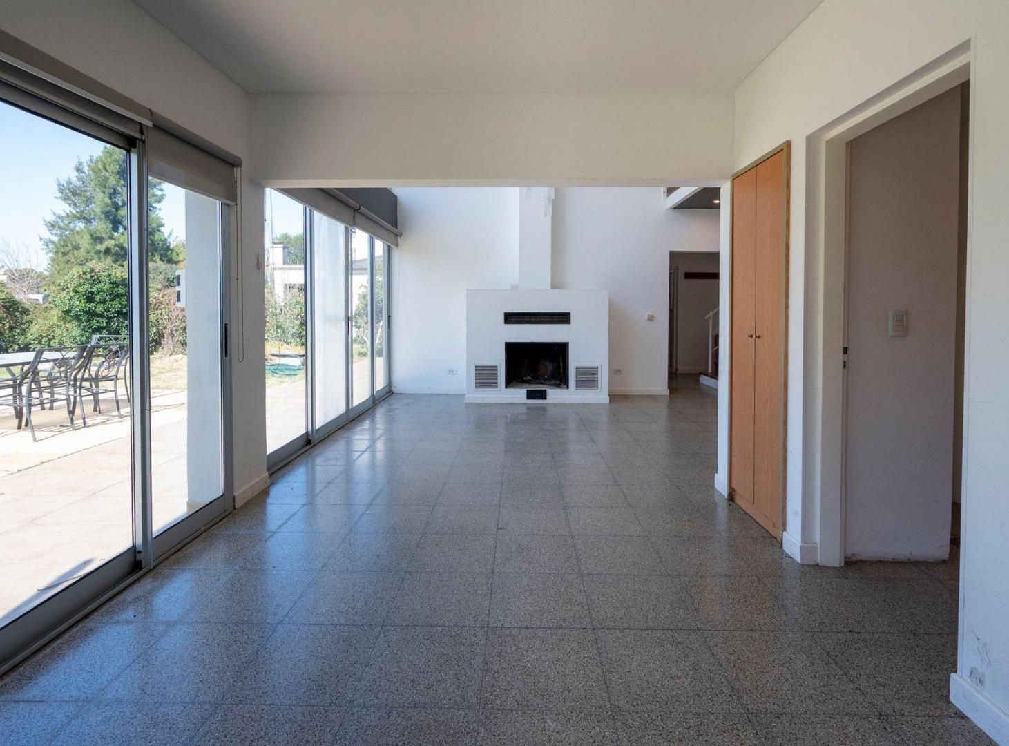 Foto de Venta moderna casa 5 amb, pileta, El Nacional, imagen 4