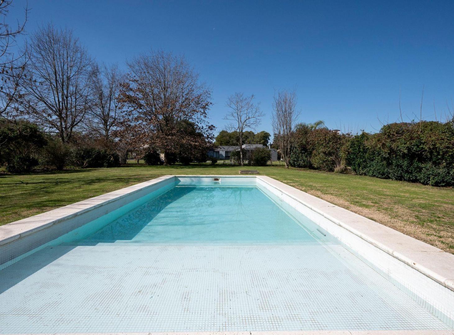Foto de Venta moderna casa 5 amb, pileta, El Nacional, imagen 4