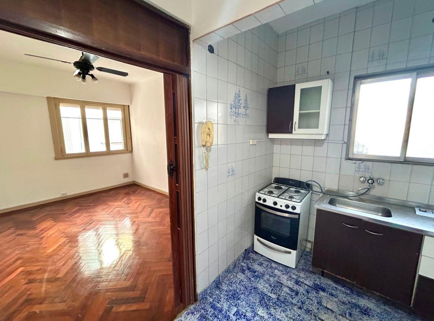 Foto de VENTA DTO 2 AMB. LATERAL 1 PISO X ESC V. MITRE LUM, imagen 3