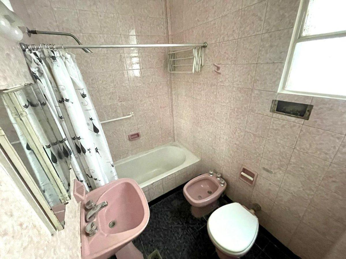 Foto de VENTA DTO 2 AMB. LATERAL 1 PISO X ESC V. MITRE LUM, imagen 5