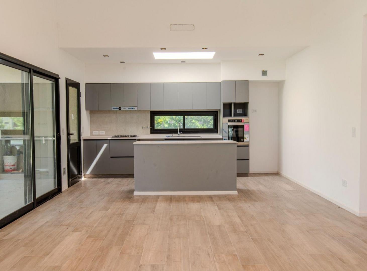 Foto de VENTA CASA 5 AMB SAN MATIAS PILETA Y DEPENDENCIA, imagen 2