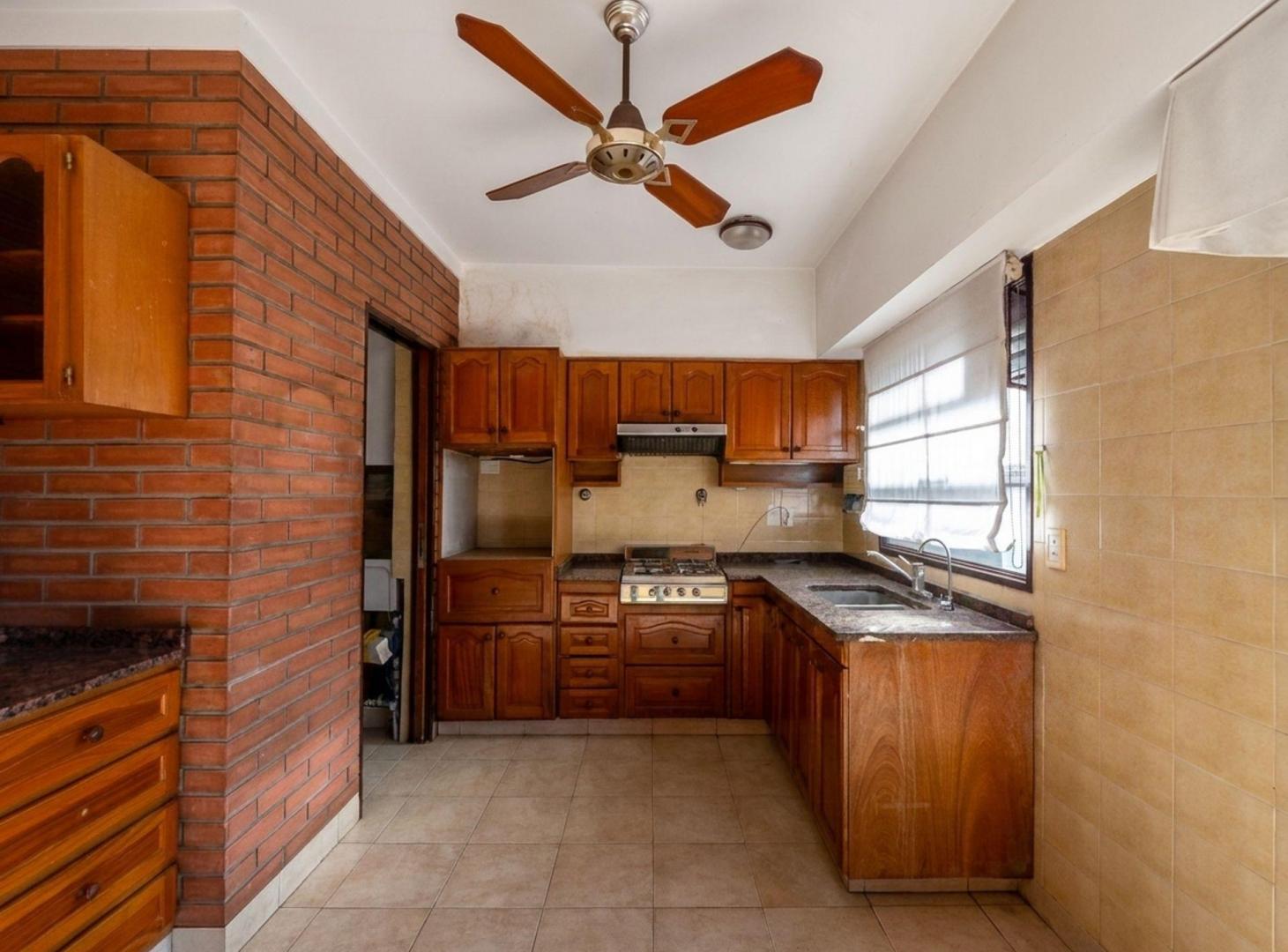 Foto de VENTA DPTO. DUPLEX DE 4 AMB.+ESCRIT. Y 3 COCHERAS, imagen 3