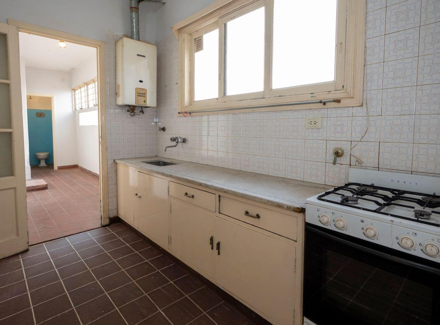 Foto de VENTA DEPTO. 3 AMB C/DEPEND MONSERRAT MUY LUMINOSO, imagen 2