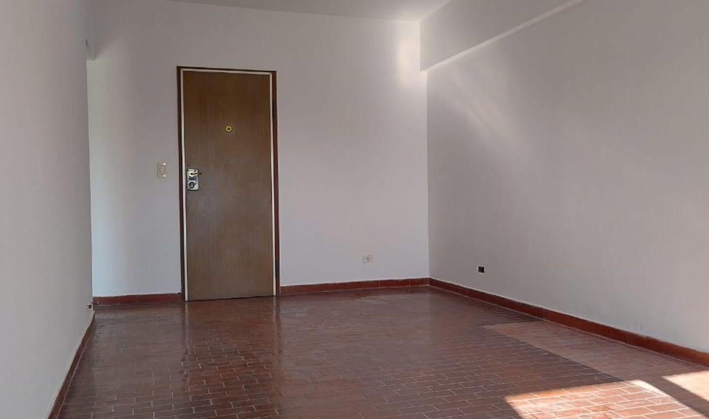 Foto de Venta Dpto 2 ambientes con balcón y lavadero, imagen 1