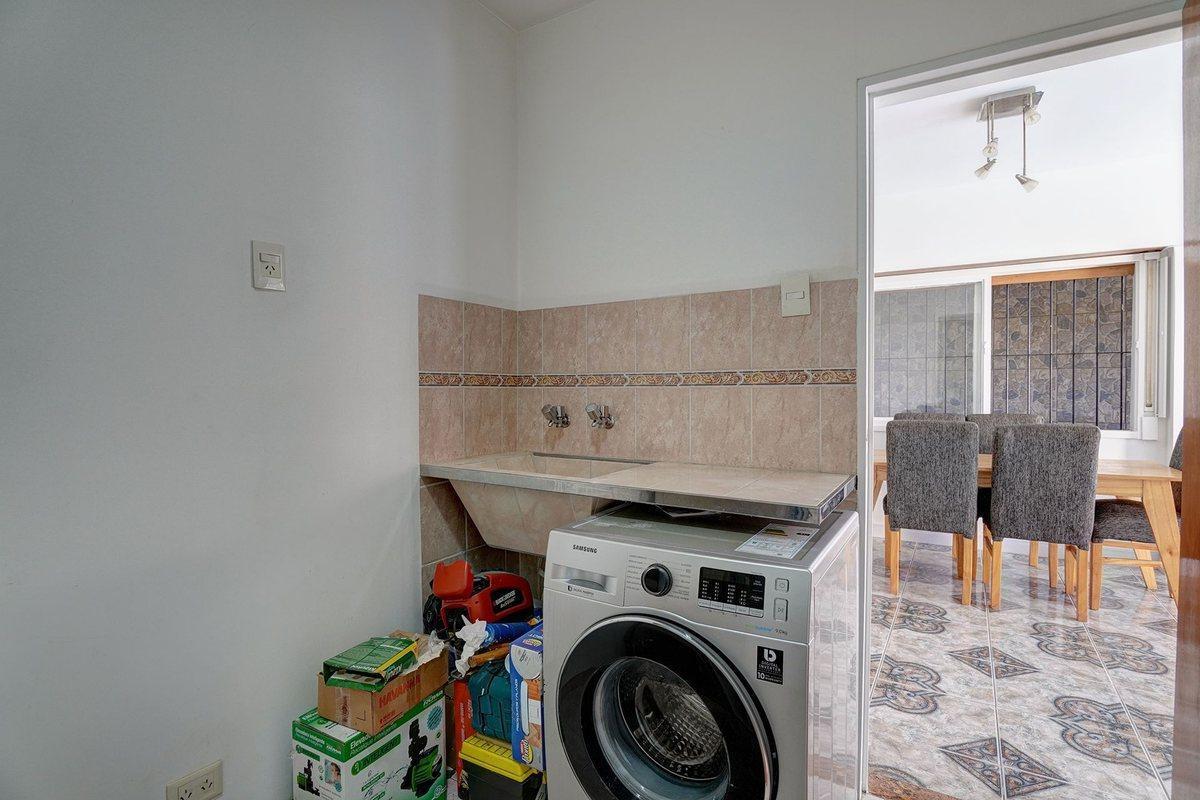 Foto de Venta casa 5 amb. Villa del Parque Pileta+Cocheras, imagen 2