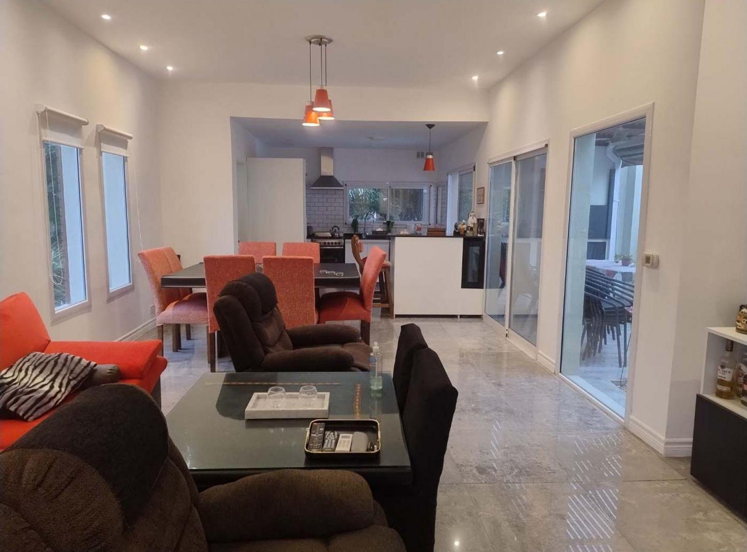 Foto de Casa en venta 5 ambientes Pilar del Este c/ pileta, imagen 2