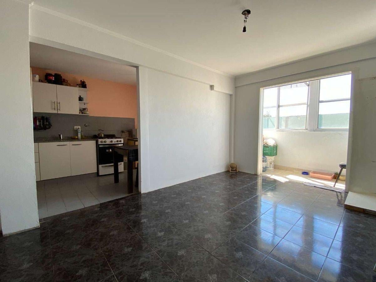 Foto de Departamento de 4 ambientes en Venta - Floresta, imagen 1