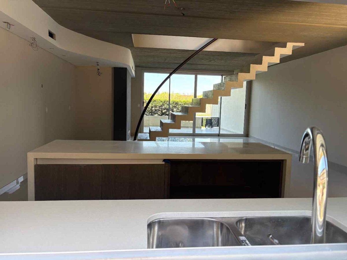Foto de VENTA PH 4 AMB. B° LA CELIA-EZEIZA-QUINCHO-PILETA, imagen 4