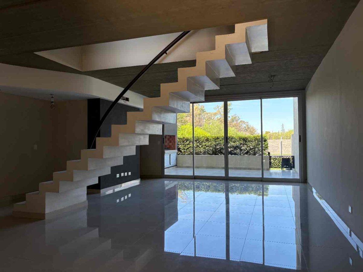 Foto de VENTA PH 4 AMB. B° LA CELIA-EZEIZA-QUINCHO-PILETA, imagen 3