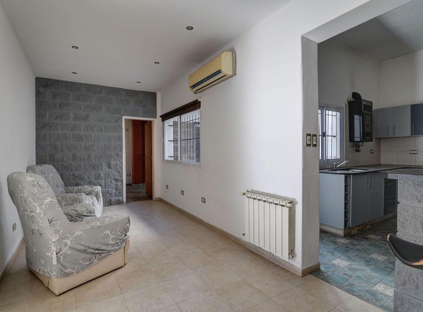 Foto de VENTA CASA 4 AMBIENTES CON COCHERA EN VILLA REAL, imagen 4