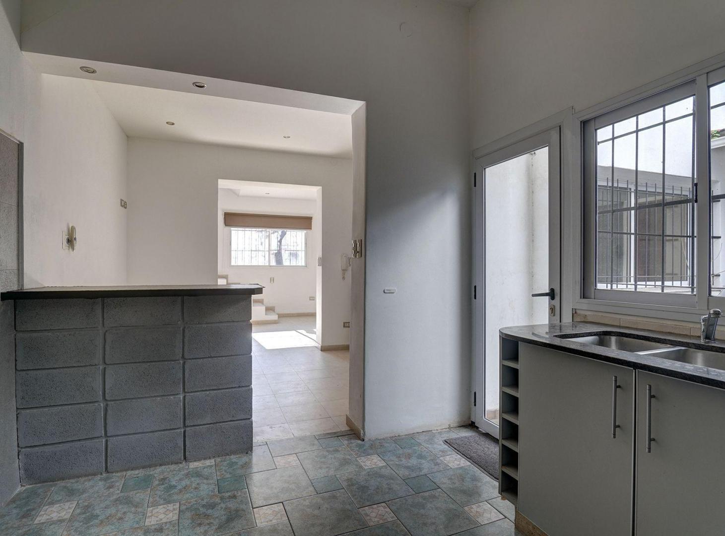 Foto de VENTA CASA 4 AMBIENTES CON COCHERA EN VILLA REAL, imagen 5