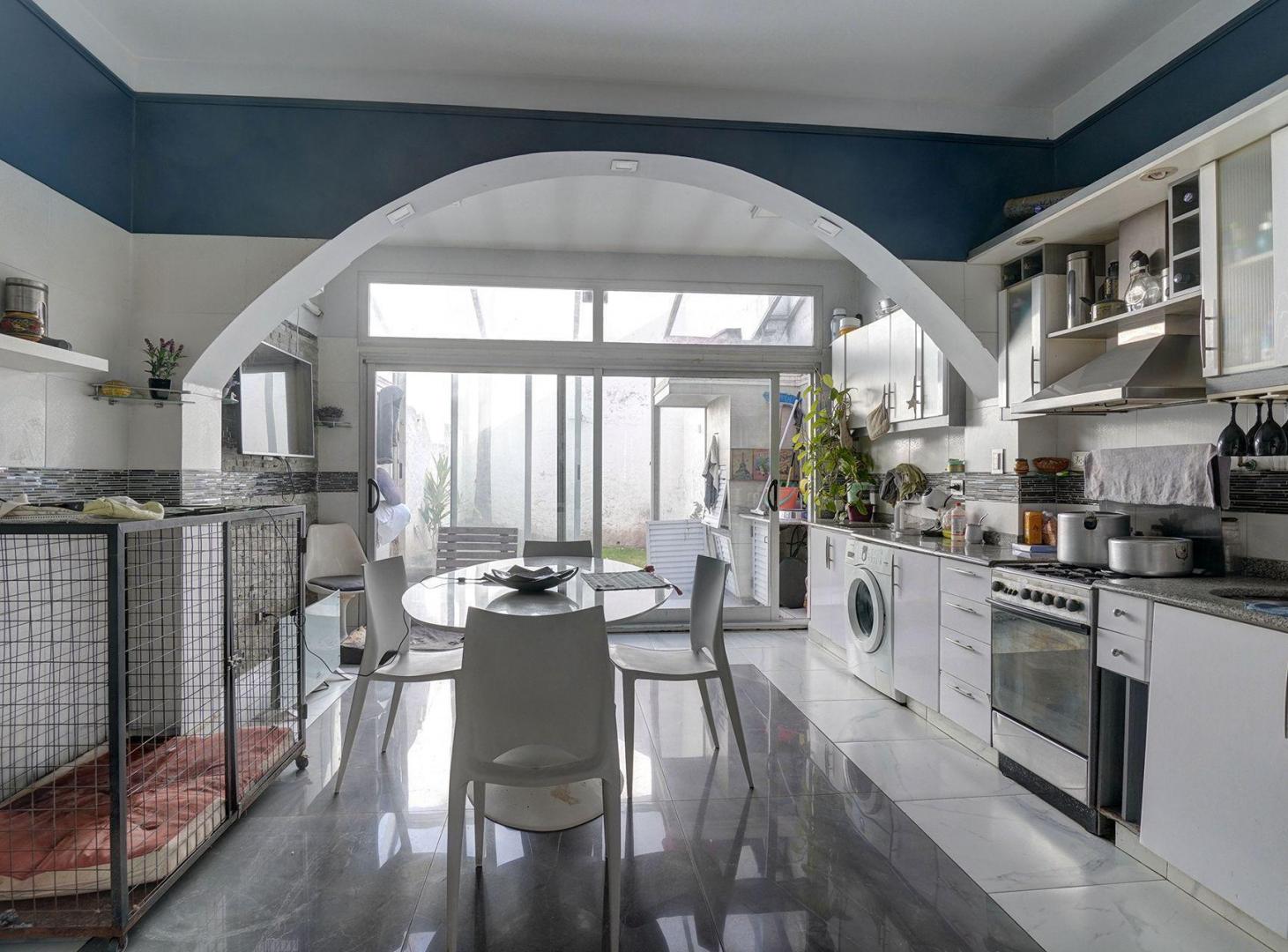Foto de VENTA CASA TRIPLEX COCHERA JARDIN VILLA SARMIENTO, imagen 1