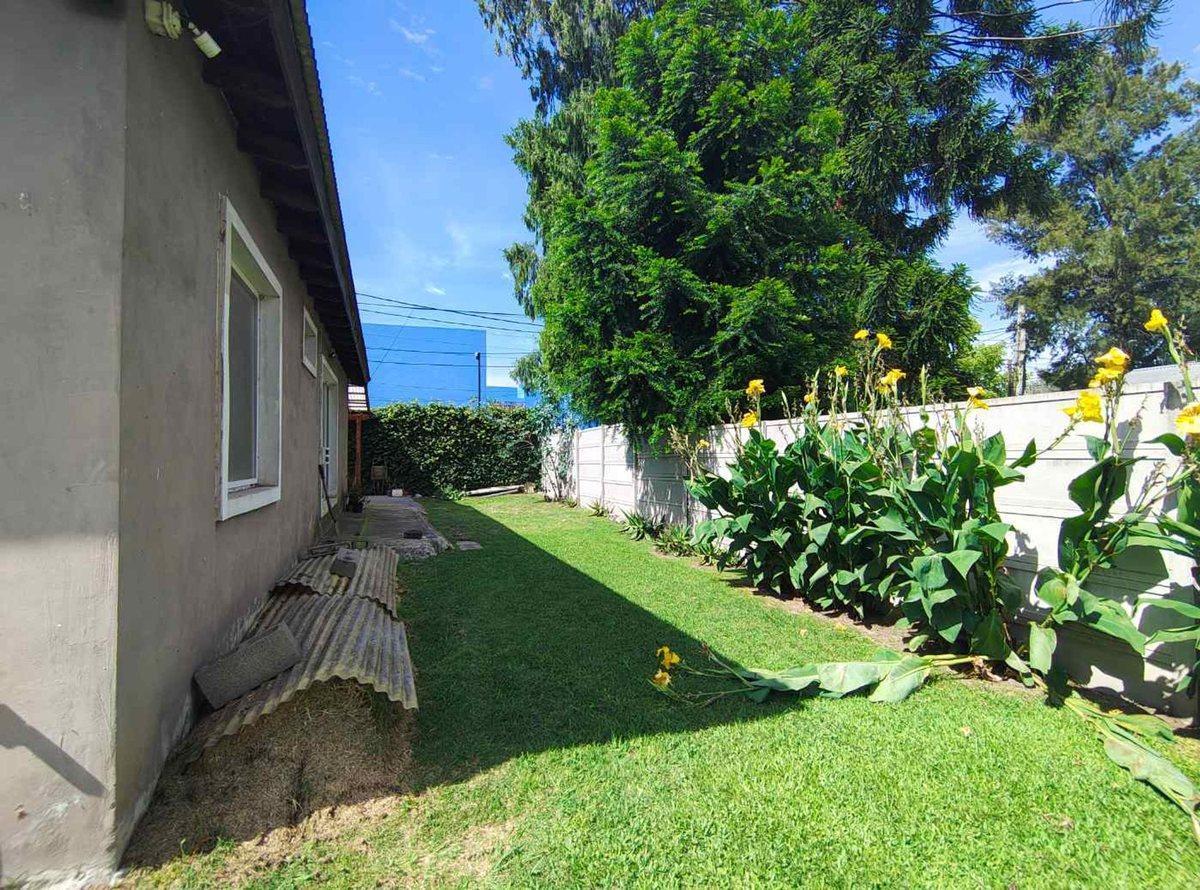 Foto de CASA 3 AMB EN VENTA EN ALBERTI C/ PILETA Y COCHERA, imagen 2