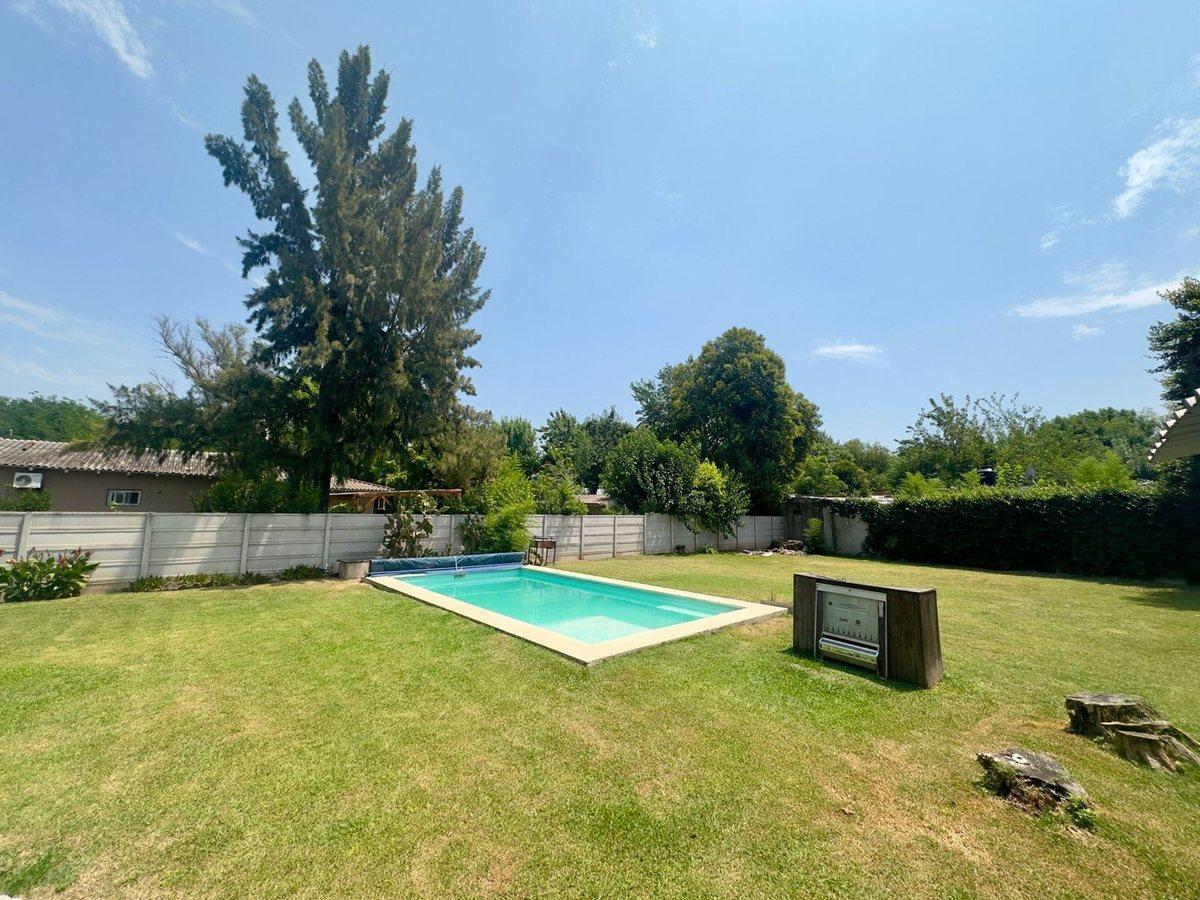 Foto de CASA 3 AMB EN VENTA EN ALBERTI C/ PILETA Y COCHERA, imagen 3