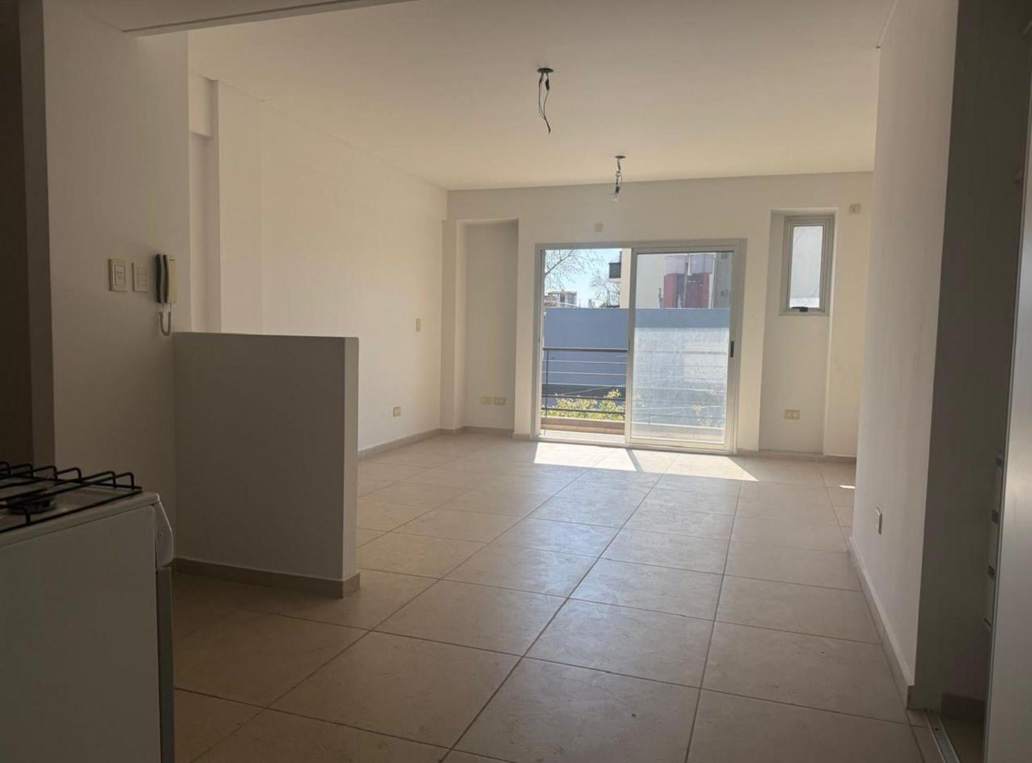 Foto de VENTA MONOAMBIENTE DIVISIBLE EN FLORES, imagen 1