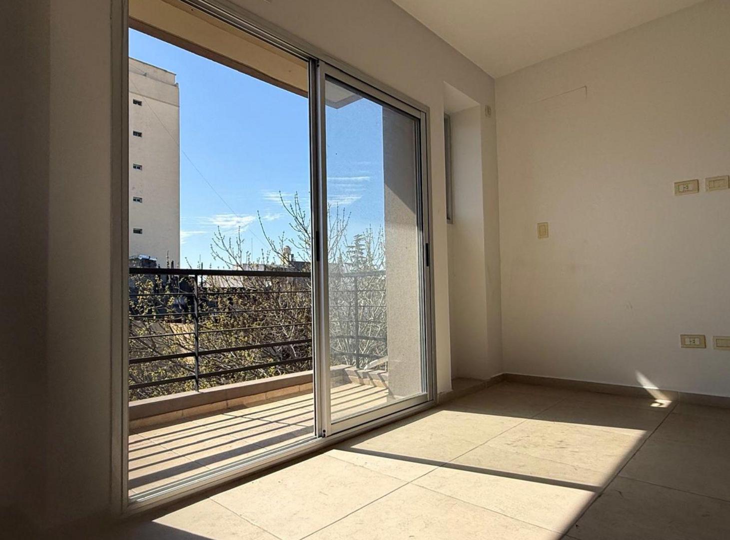 Foto de VENTA MONOAMBIENTE DIVISIBLE EN FLORES, imagen 2