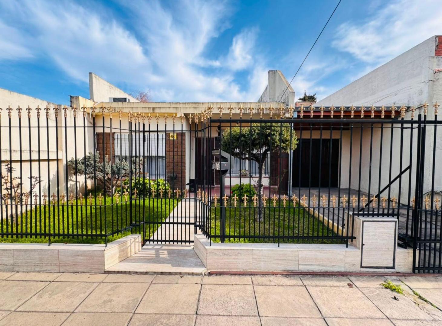 Foto de CASA 4 AMB EN VENTA SAN JUSTO GRAN FONDO, imagen 3