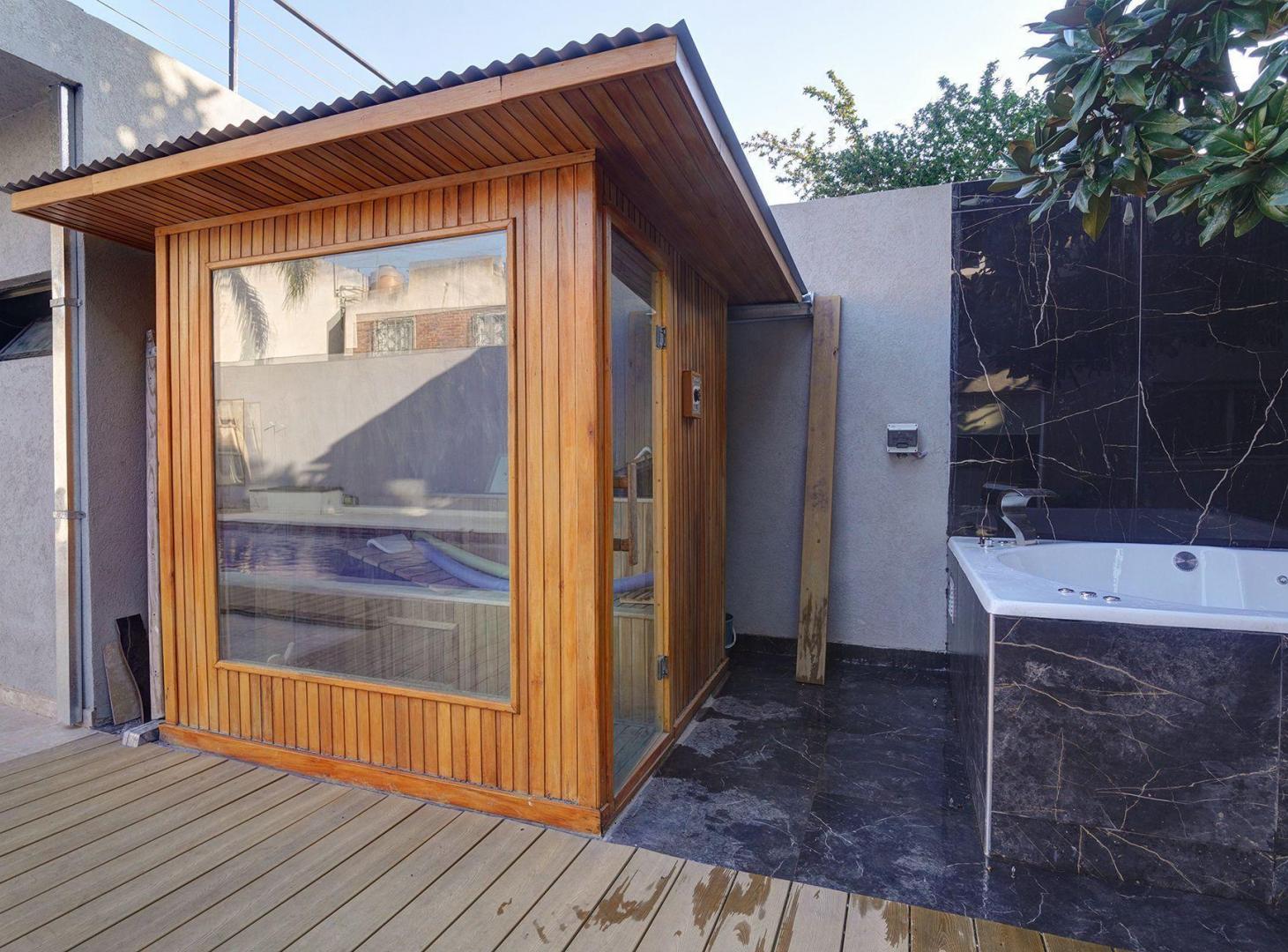 Foto de VENTA CASA 5 AMB. PILETA JACCUZZI SAUNA ITUZAINGO, imagen 4