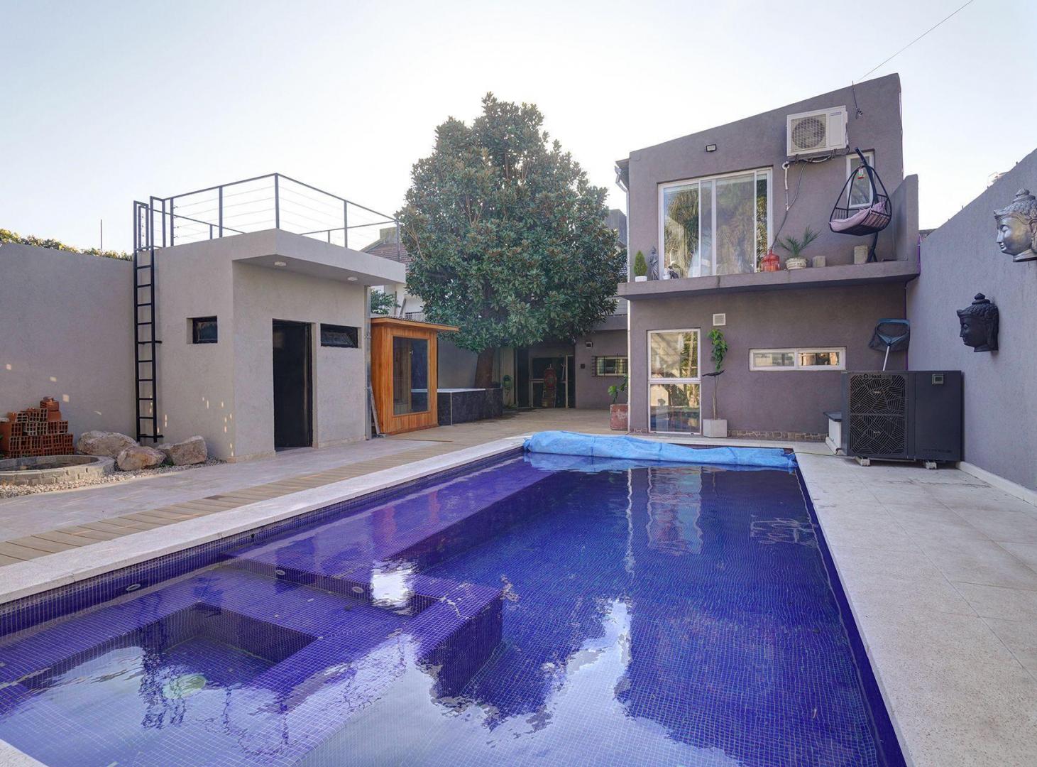 Foto de VENTA CASA 5 AMB. PILETA JACCUZZI SAUNA ITUZAINGO, imagen 1