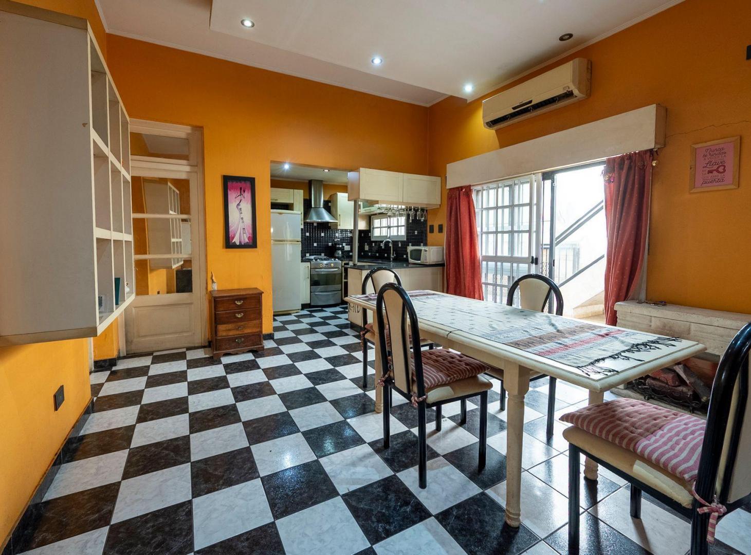 Foto de VENTA CASA 4 AMBIENTES RECICLADA POMPEYA, imagen 2