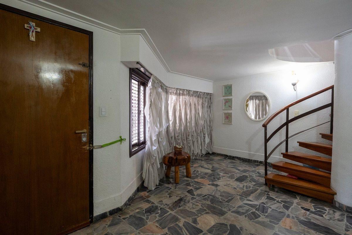 Foto de Casa 5 Amb en Venta en Villa del Parque c/ Cochera, imagen 4