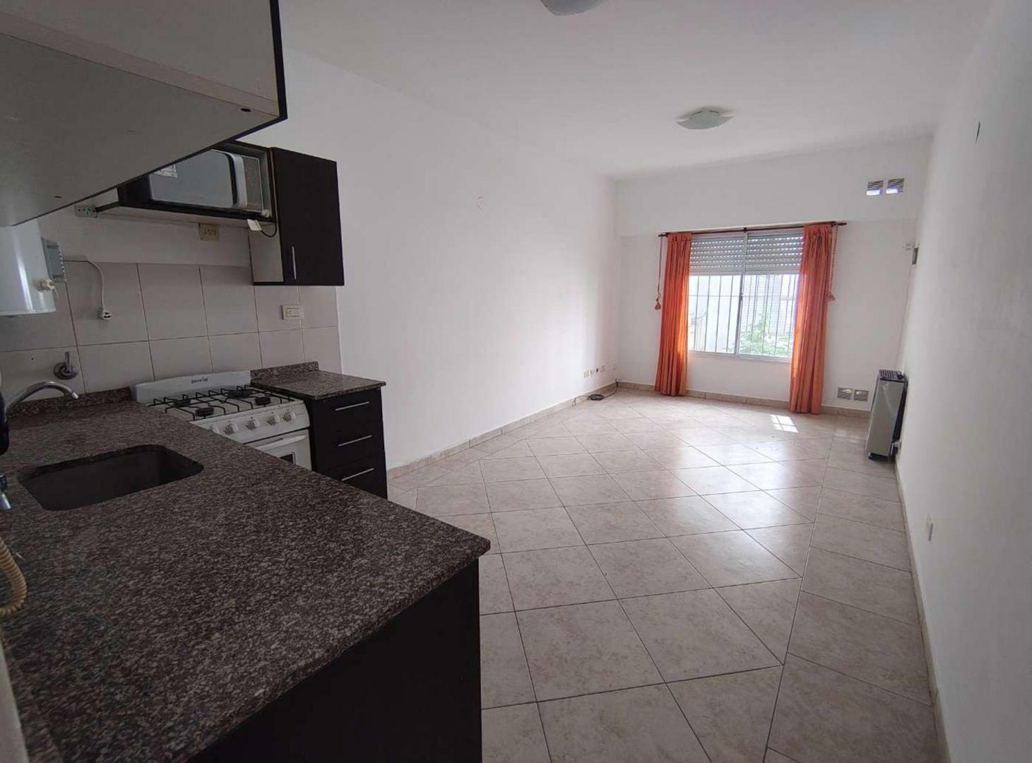 Foto de PH 2 AMBIENTES EN ALQUILER CON PATIO EN MORON, imagen 4