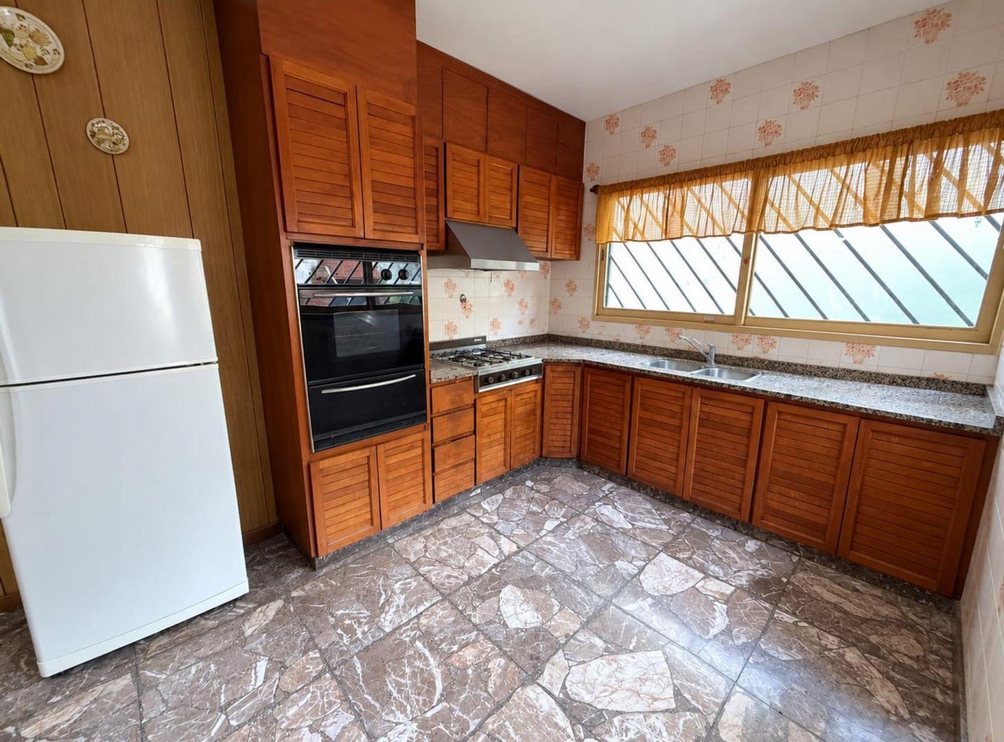 Foto de CASA EN VENTA -LOTE PROPIO-JARDIN TERRAZA Y GARAGE, imagen 3