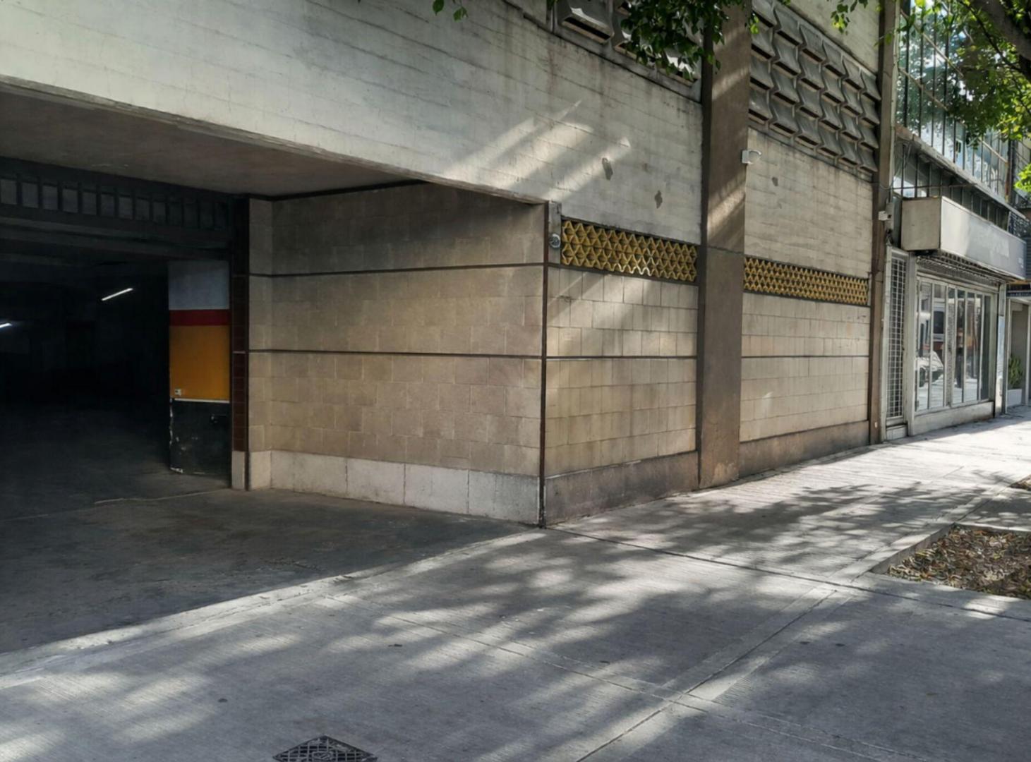 Foto de VENTA COCHERA FIJA CON SEGURIDAD 24HS, imagen 2