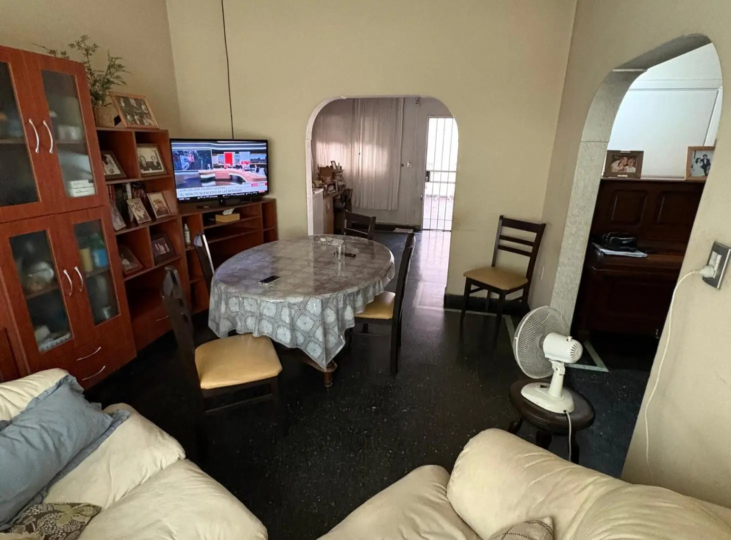 Casa en venta sobre avenida – Excelente ubicación en el centro de General Rodríguez 3