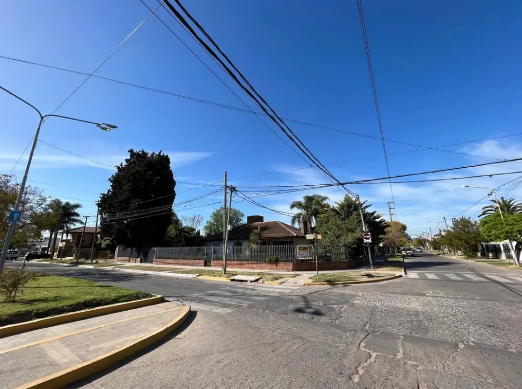 Casa en venta – Excelente ubicación en el centro de General Rodríguez 4