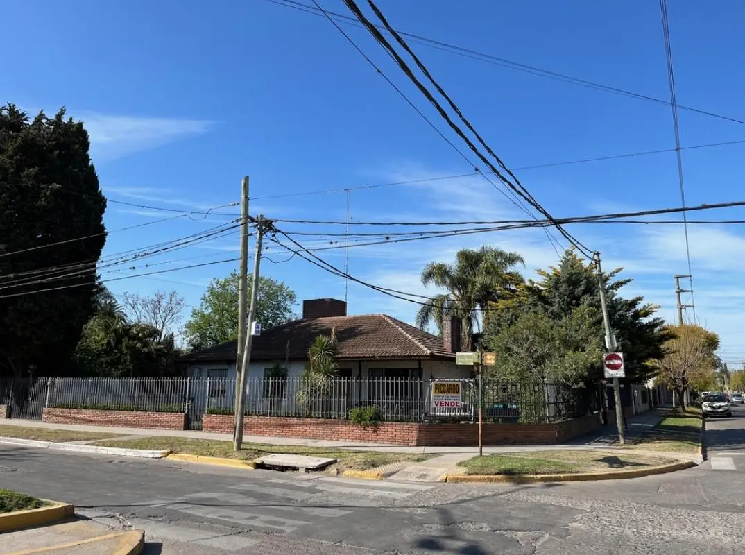 Casa en venta – Excelente ubicación en el centro de General Rodríguez 1