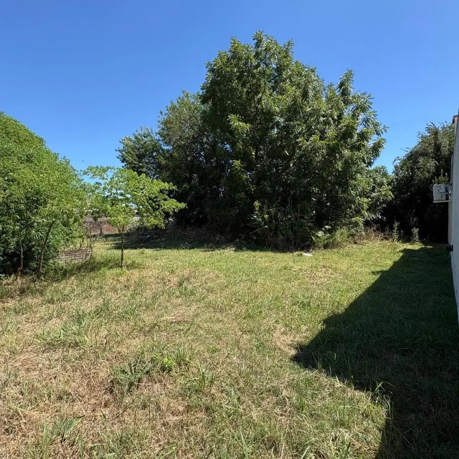 Terreno de 271 m2 en venta en centro de General Rodriguez 5