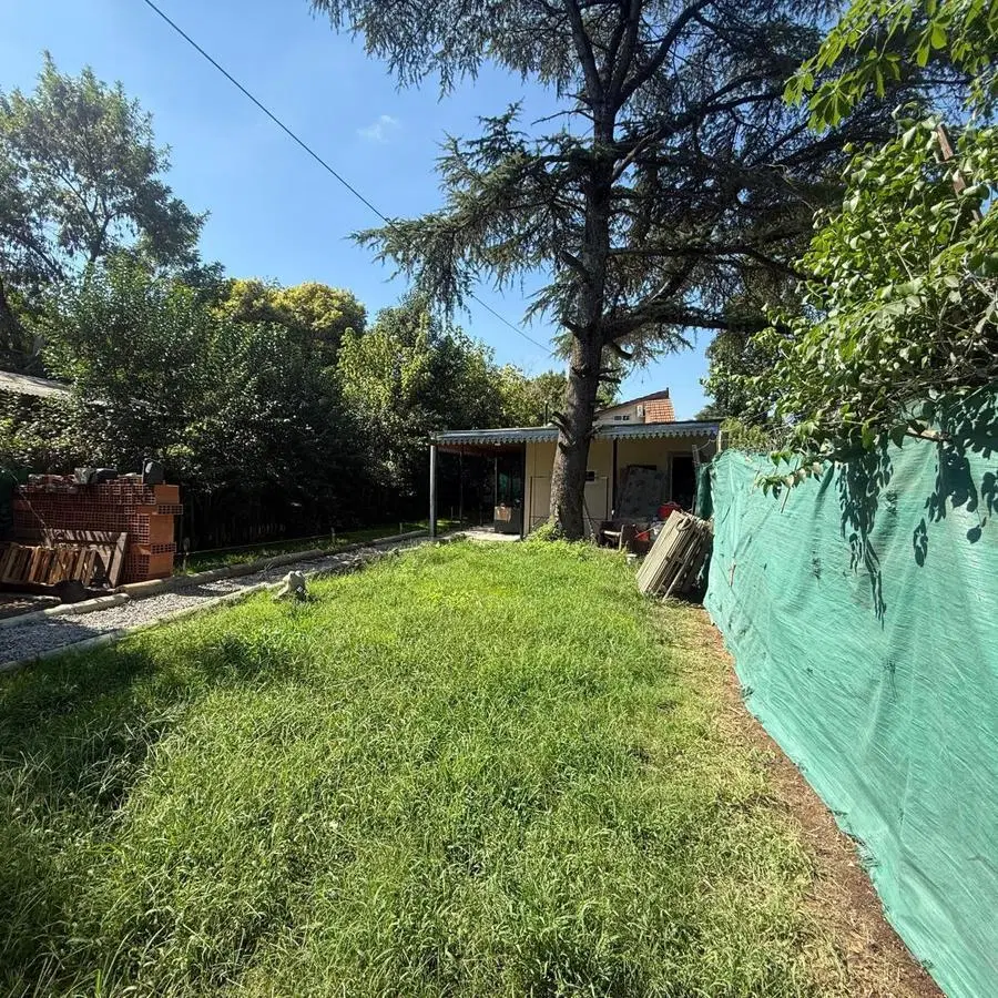 Casa con pileta 512 m² terreno y 2 dormitorios venta Francisco Alvarez 8