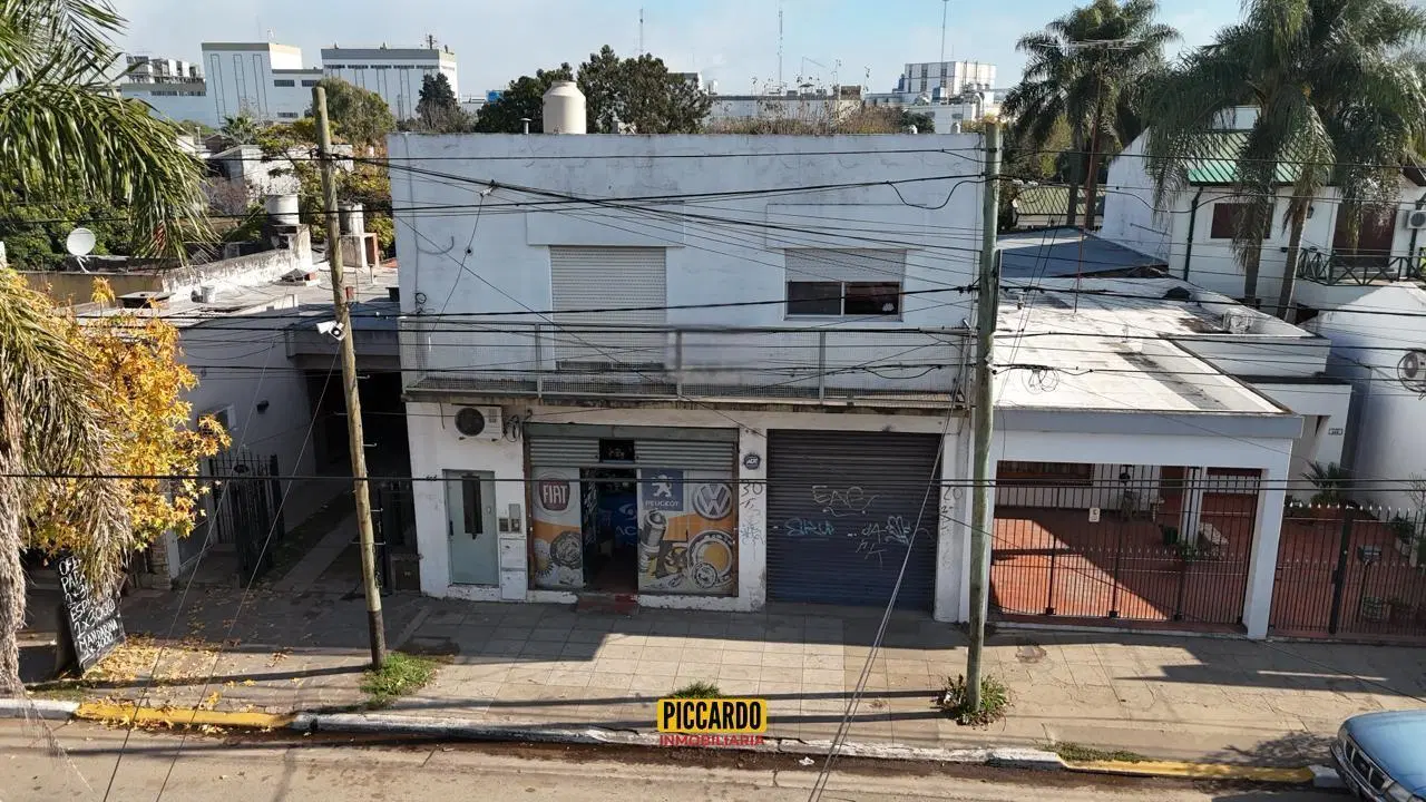 Terreno comercial sobre Av. Italia con local y departamento 5
