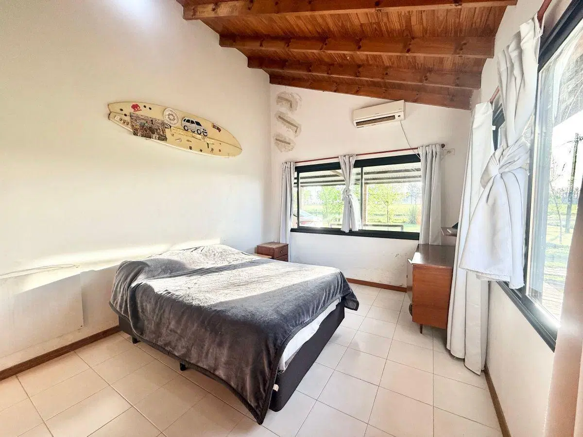 VENTA CASA CON PILETA LOTE 1500M2 Aero Country Club 5
