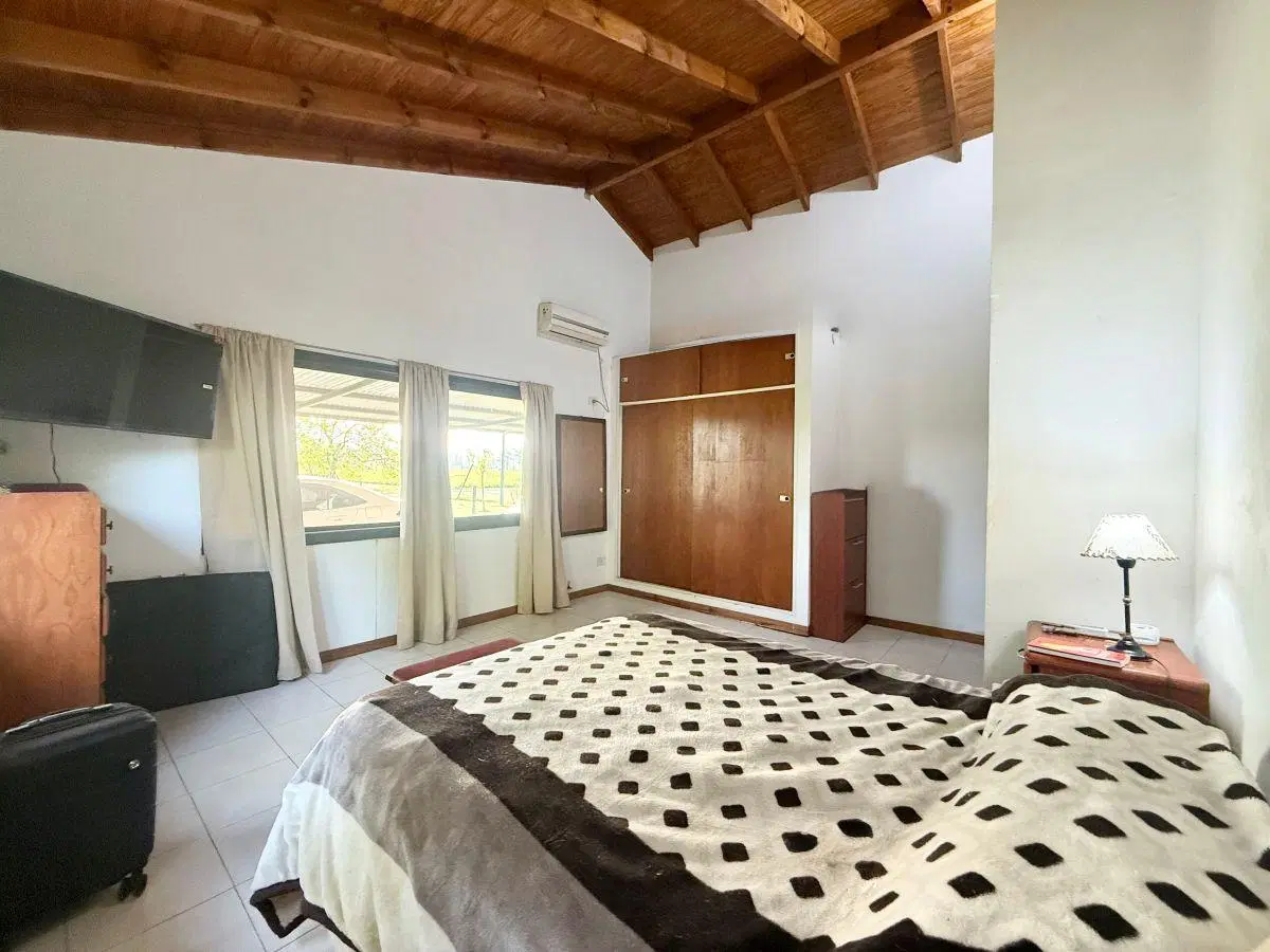 VENTA CASA CON PILETA LOTE 1500M2 Aero Country Club 3