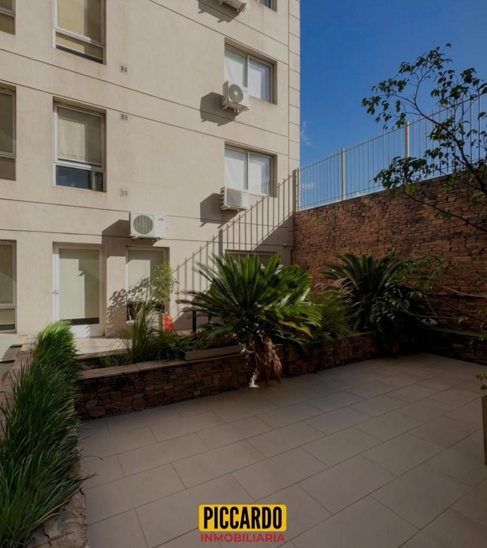 Foto de Departamento de 3 ambientes con jardín interno exclusivo – Centro de, imagen 1