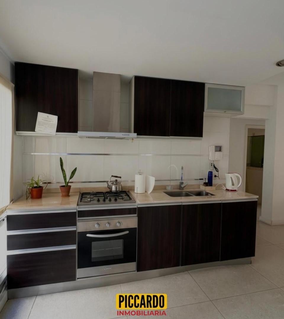 Foto de Departamento de 3 ambientes con jardín interno exclusivo – Centro de, imagen 3