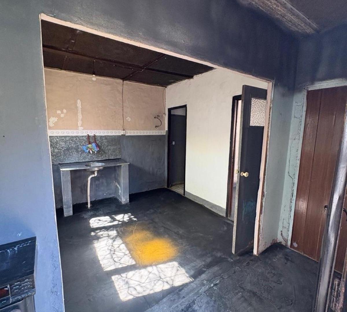 Foto de Casa de 3 ambientes con patio sobre calle Legaz – General Rodríguez, imagen 1