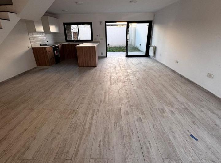 Duplex en ALQUILER en Miradores de Manantiales 3 dormitorios 3 baños 2