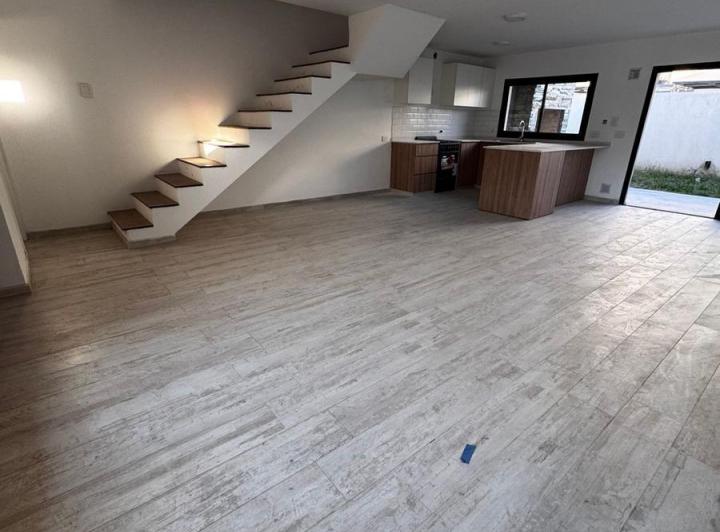 Duplex en ALQUILER en Miradores de Manantiales 3 dormitorios 3 baños 1