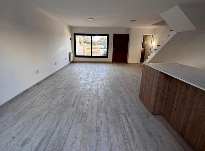 Duplex en ALQUILER en Miradores de Manantiales 3 dormitorios 3 baños 5