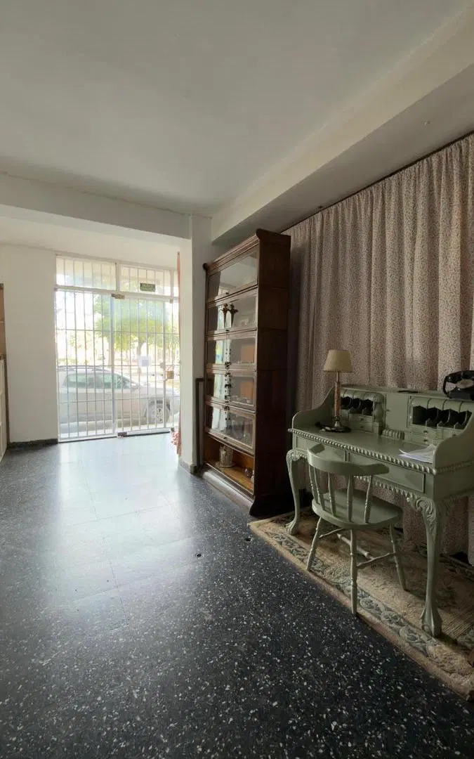 Local en VENTA Barrio San Martin frente de la PLAZA 5