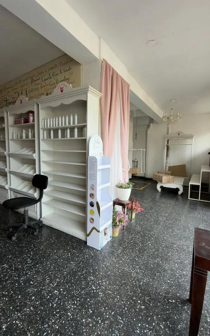 Local en VENTA Barrio San Martin frente de la PLAZA 4