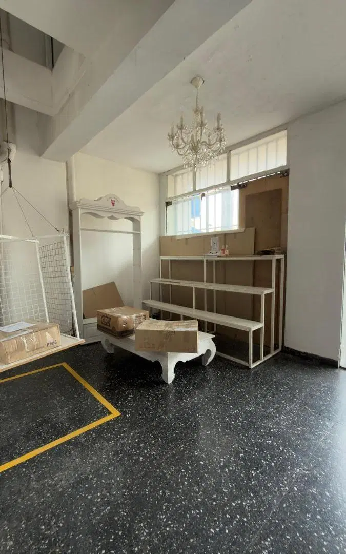 Local en VENTA Barrio San Martin frente de la PLAZA 3