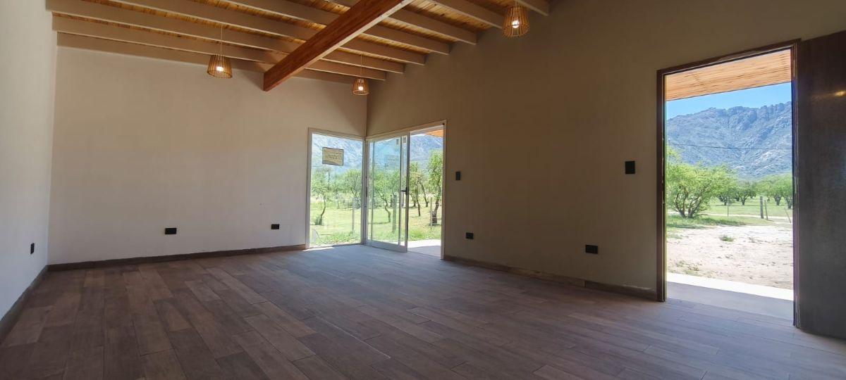 Foto de Casa con 800 m² terreno y 2 dormitorios en venta en Cortaderas, imagen 3