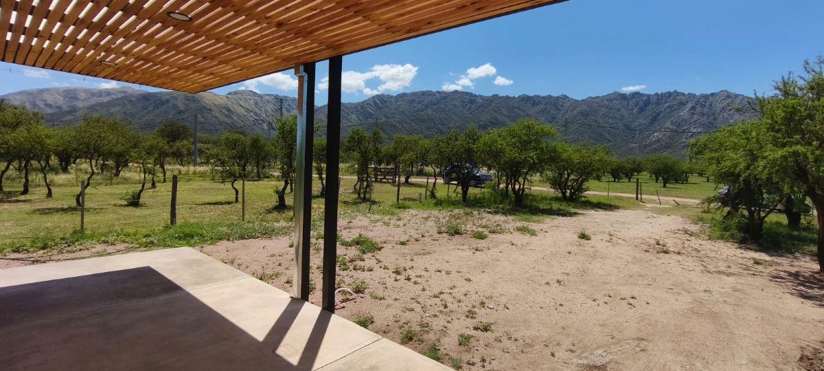 Foto de Casa con 800 m² terreno y 2 dormitorios en venta en Cortaderas, imagen 2